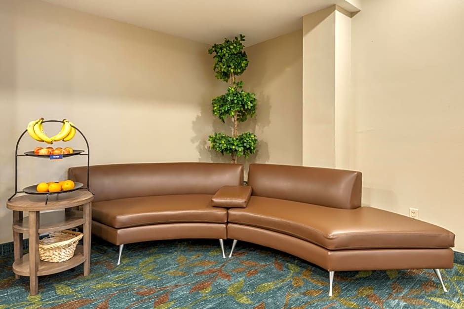 Candlewood Suites Fort Myers/Sanibel Gateway By IHG