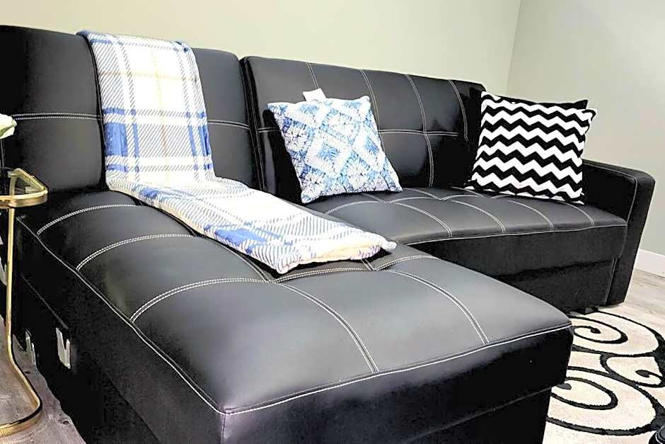 QUIET & COZY MODERN SUITE CLOSE TO RCMP