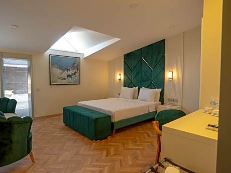 Deluxe Double Room with Bath