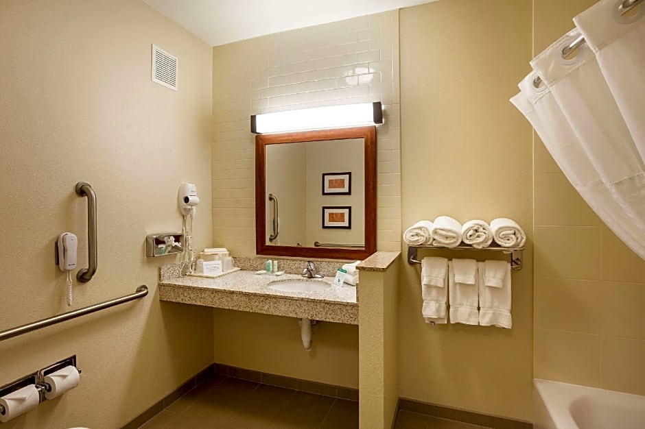 Comfort Suites Lincoln North