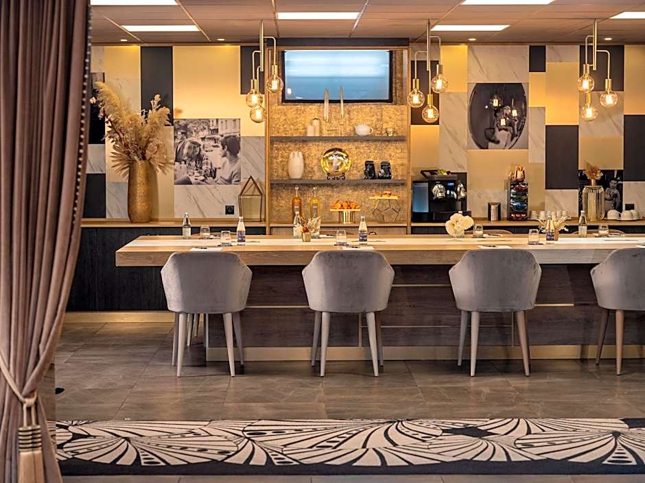 Niepce Paris, Curio Collection By Hilton
