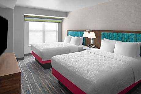 2 Queen Mobility Access Tub Suite Nonsmoking Kitchen/hdtv/work Area/sofabed / Fireplace Free Wi-fi/h