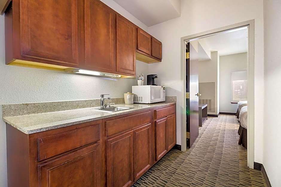 Clarion Pointe Charleston - West Ashley