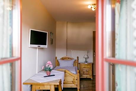 Single Room with Shared Bathroom