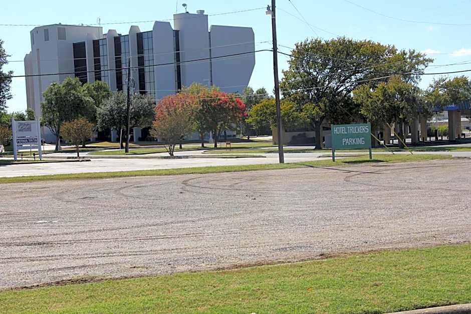 LoneStar Inn and Suite