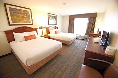 Queen Room with Two Quee Beds and Golf Course View