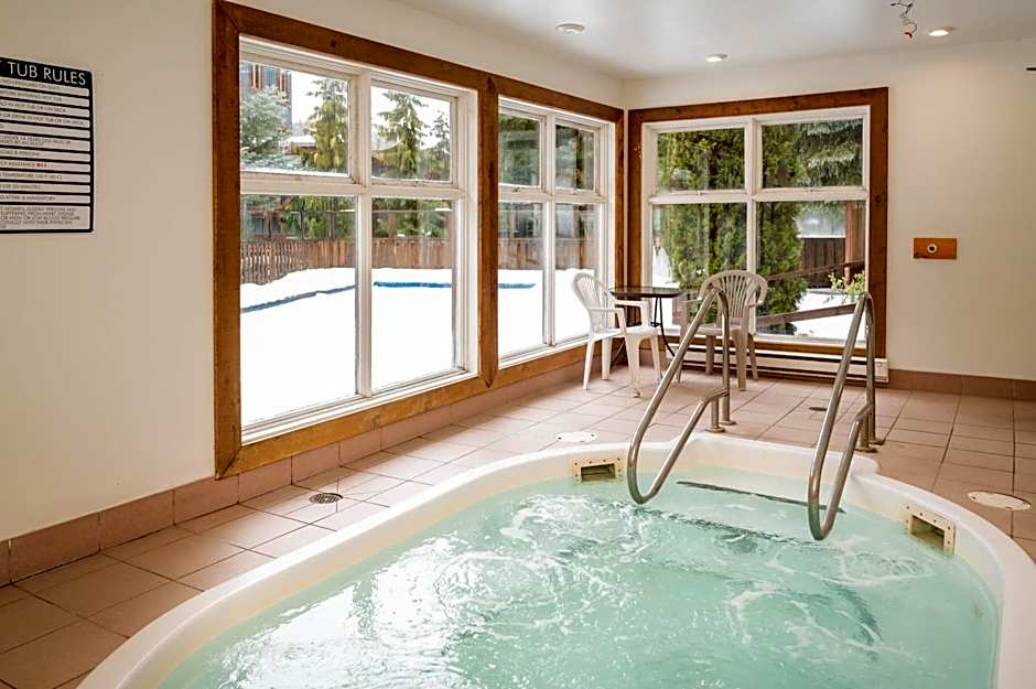 Creekside Oasis 4 Beds Pool and Hot Tub