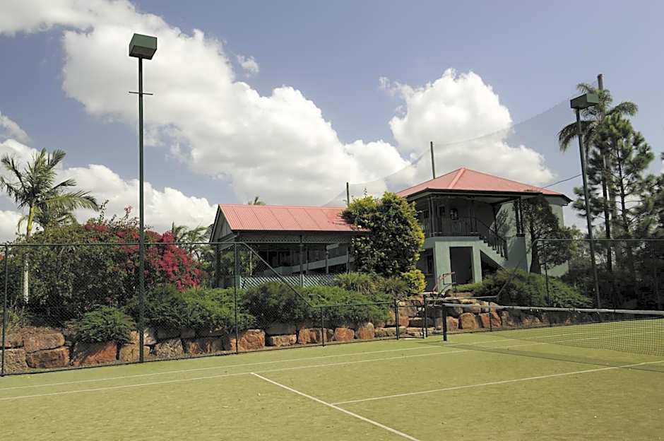 McNevins Logan Park Motel