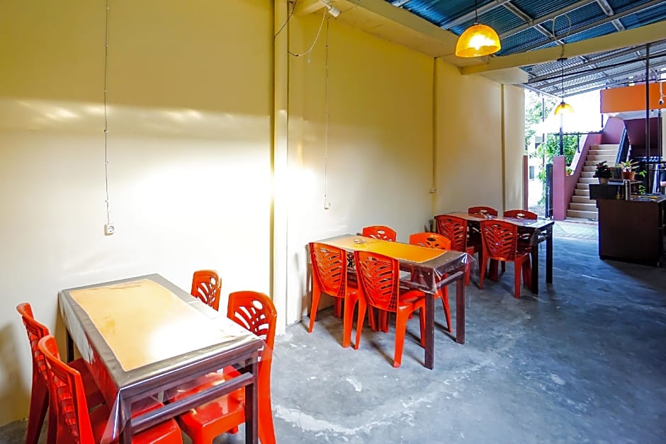 OYO 1720 A2b Residence