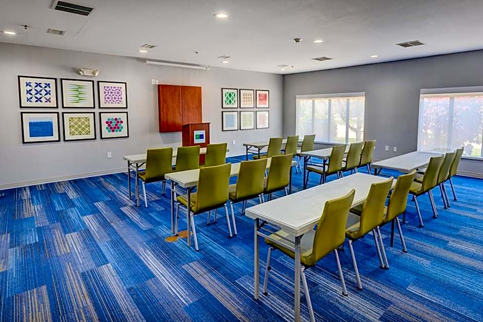 Holiday Inn Express & Suites Shelbyville Indianapolis by IHG