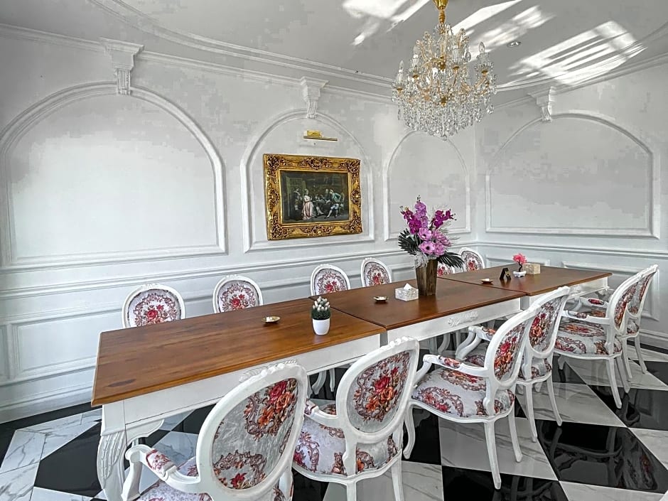 Casa Rani Hotel & Restaurant