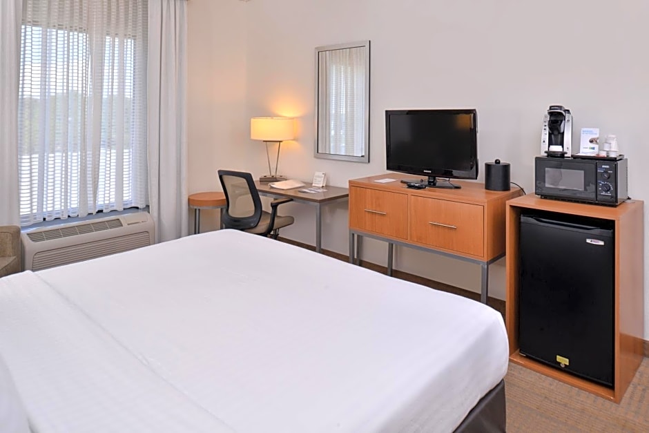 Holiday Inn Express and Suites New Orleans Airport, an IHG Hotel