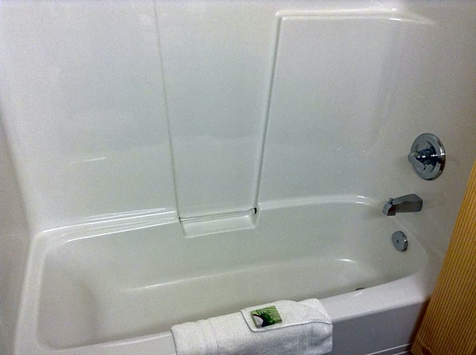 Lakeview Inns & Suites - Fort Nelson