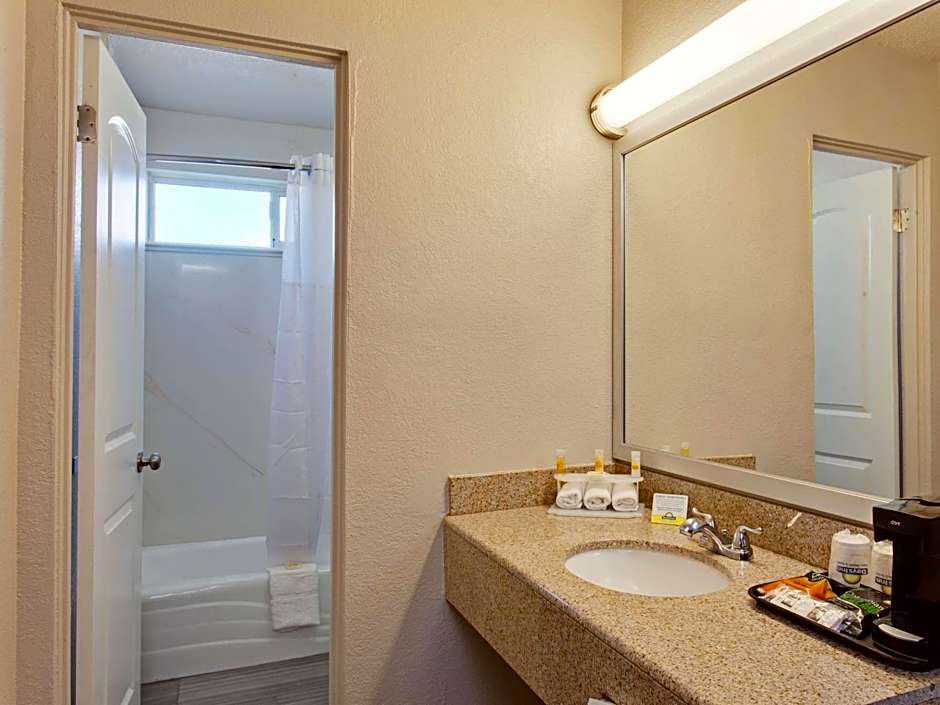 Days Inn by Wyndham Chowchilla Gateway to Yosemite