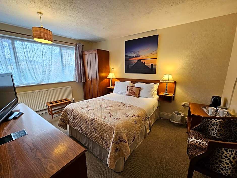 Rivelyn Hotel Bar & Restaurant