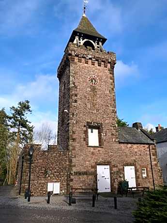 Five-Bedroom Apartment (8 Adults + 2 Children)