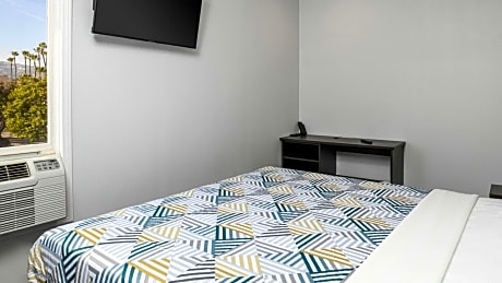 Standard King Room - Non-Smoking