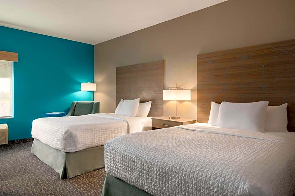 La Quinta Inn & Suites by Wyndham Shawnee