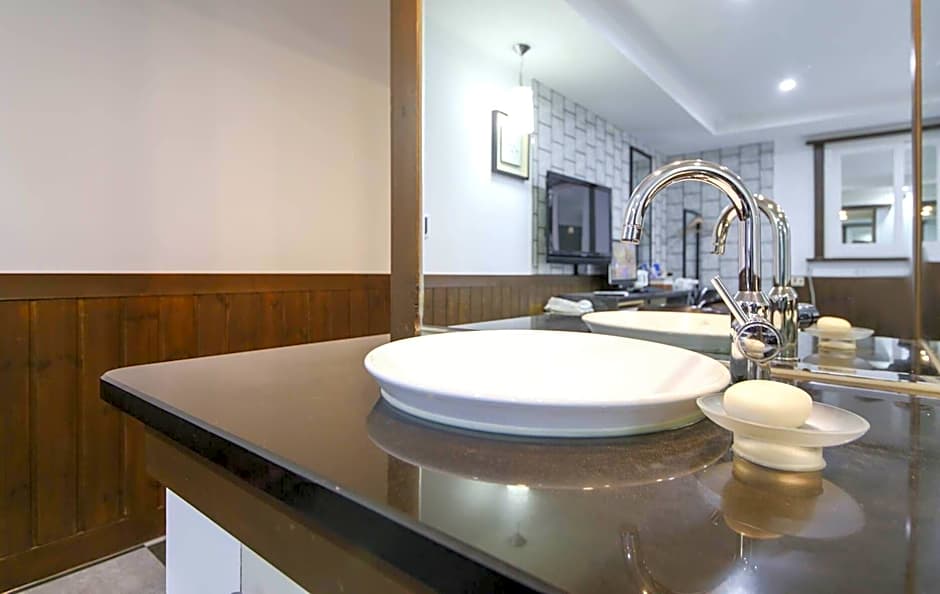 Cheonan Business Hotel