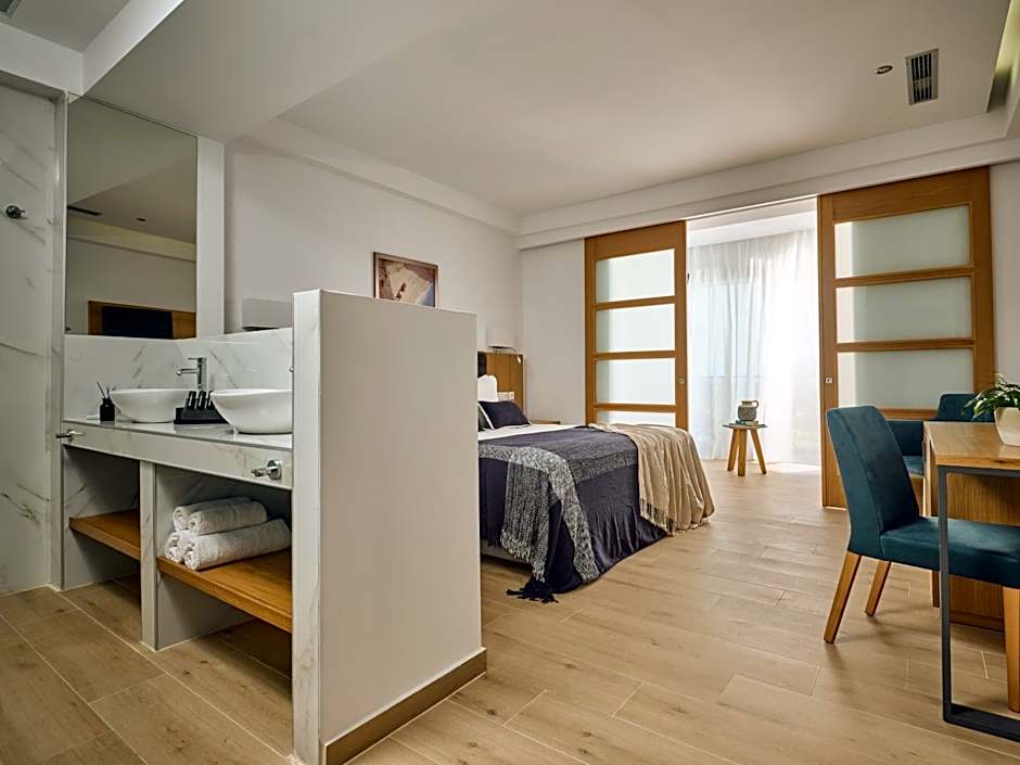 Cavo Orient Beach Hotel & Suites