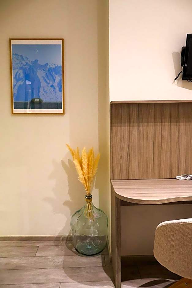 Le Phenix Hotel