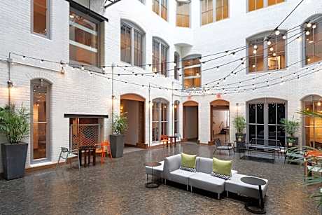 Studio King Suite with Sofa Bed - High Floor/Hearing Accessible