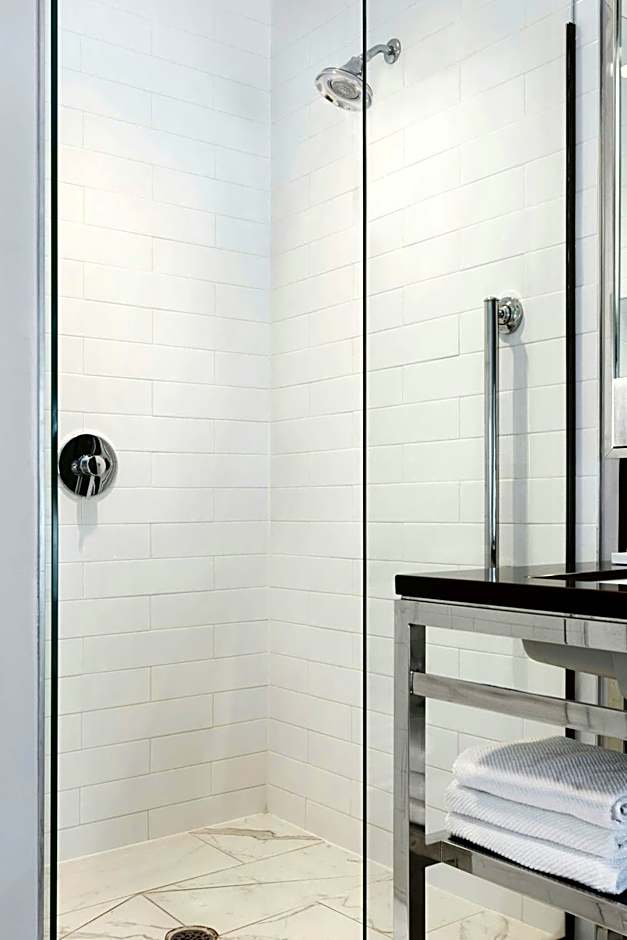 Renaissance by Marriott Cincinnati Downtown Hotel