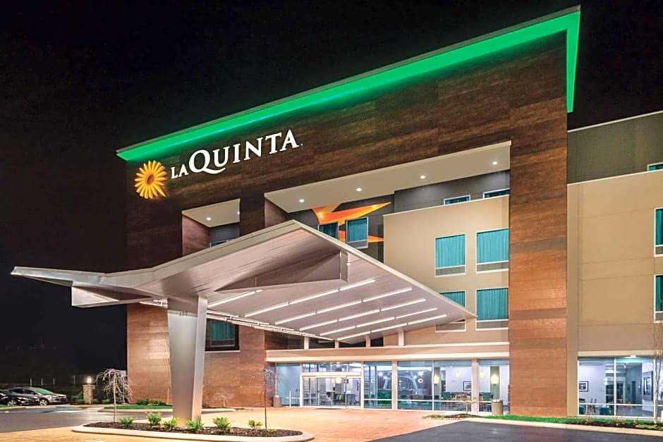 La Quinta Inn & Suites by Wyndham Cleveland