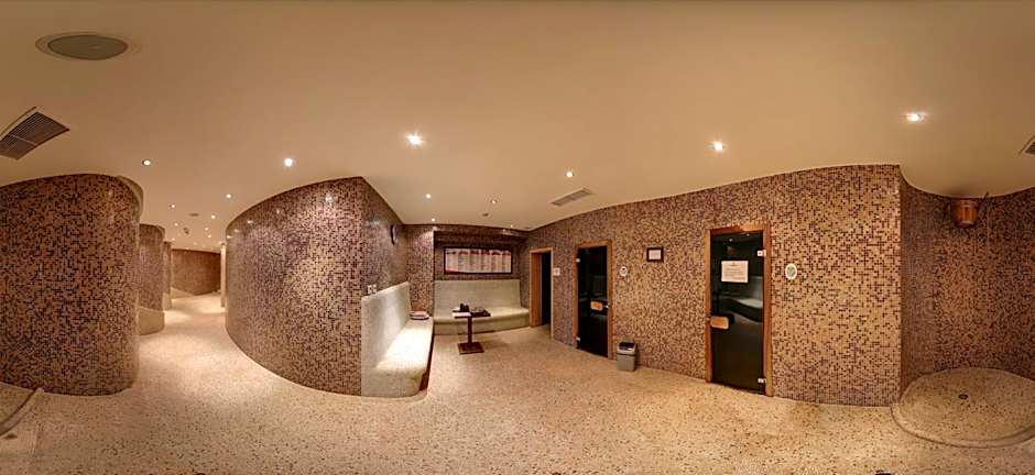 Cosmopolitan Hotel & Wellness