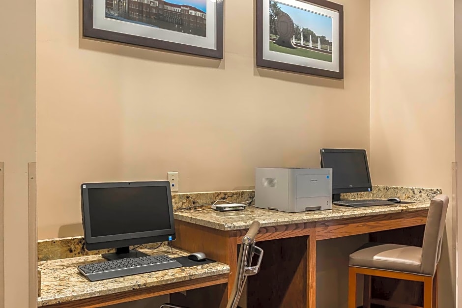 Comfort Suites University