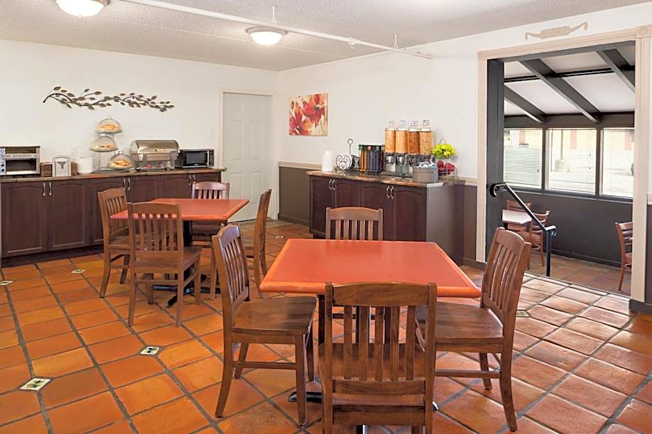 Days Inn by Wyndham Brantford