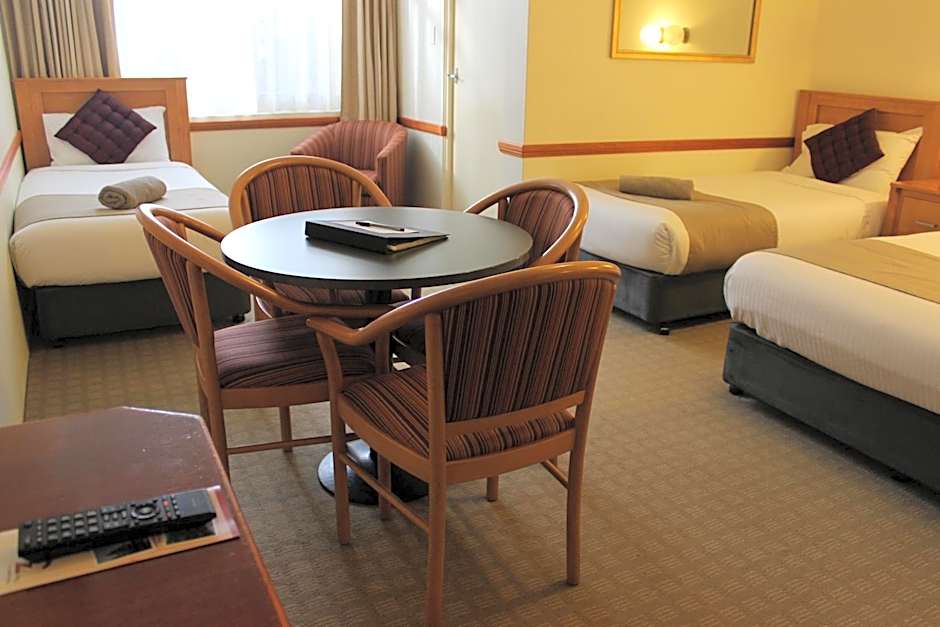 Three Explorers Motel