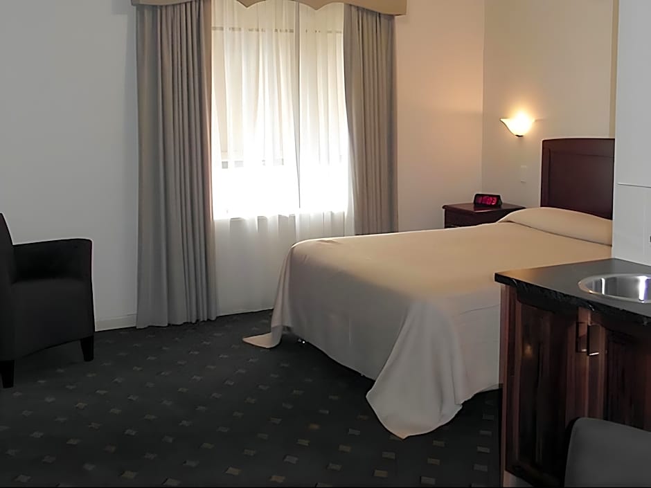 503 On Princes Drive Motel