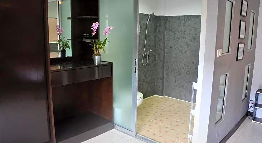 HI Karon Beach Hotel