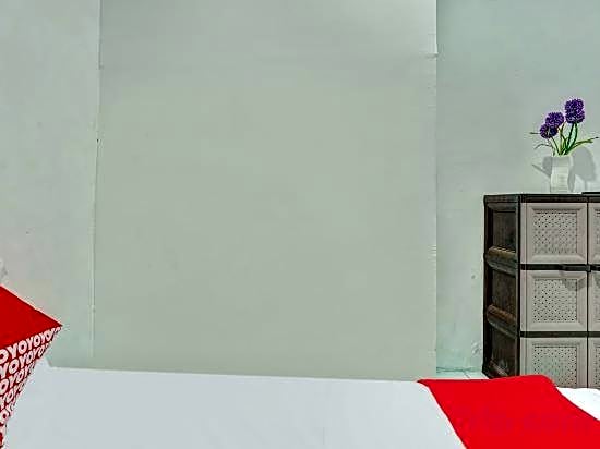 OYO Life 90523 Homestay Jenggolo