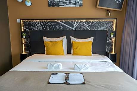 Deluxe Double or Twin Room with Balcony