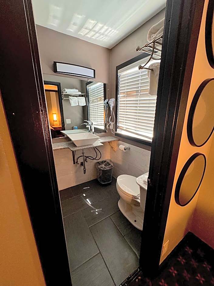 Cascade Lodge - Central Bend Retreat