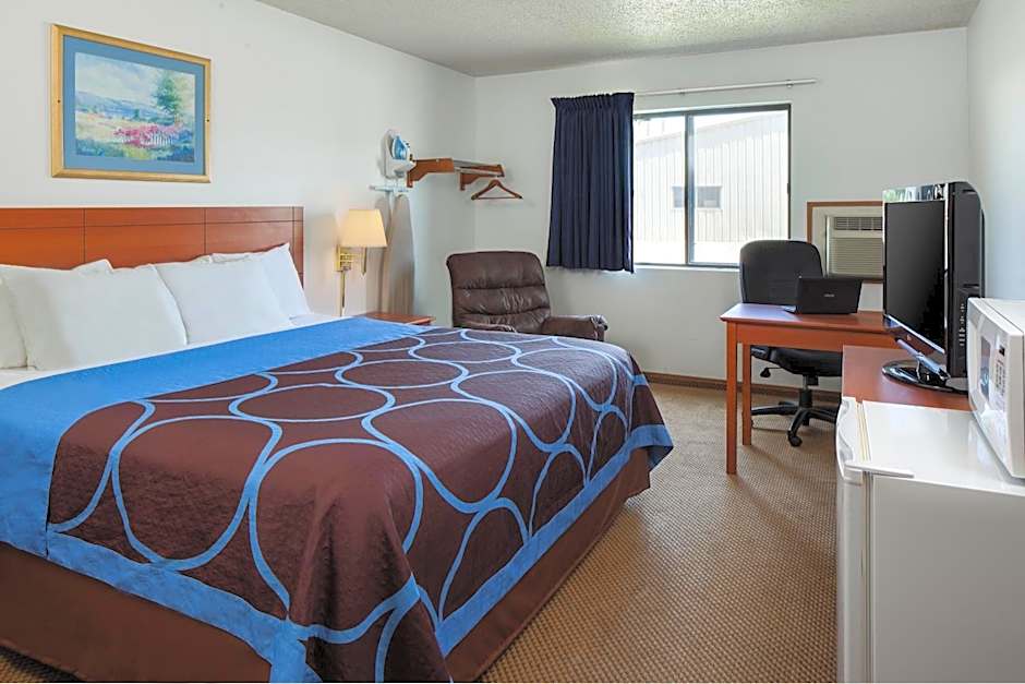 Super 8 by Wyndham Manhattan KS