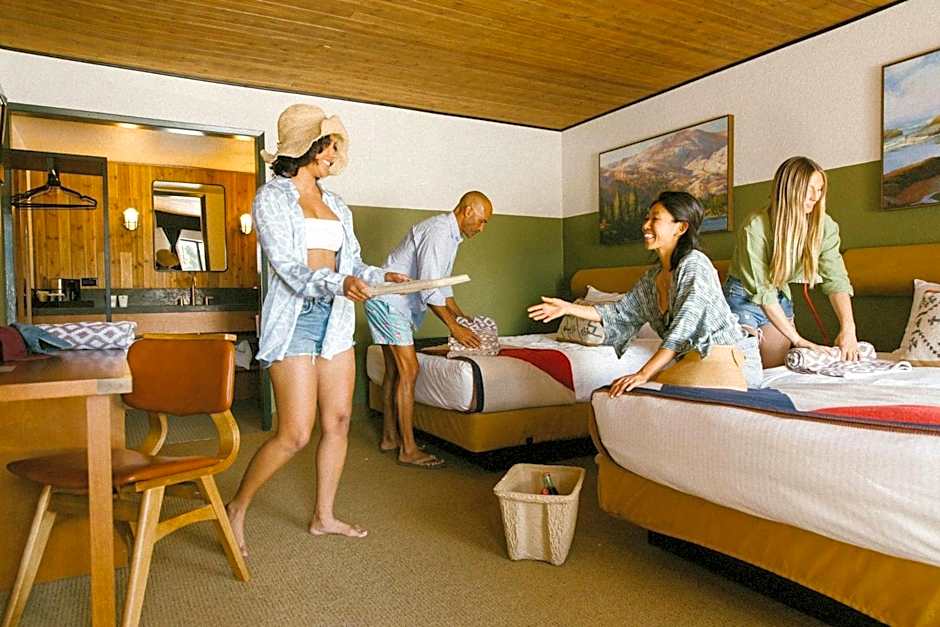 Station House Inn South Lake Tahoe, by Oliver