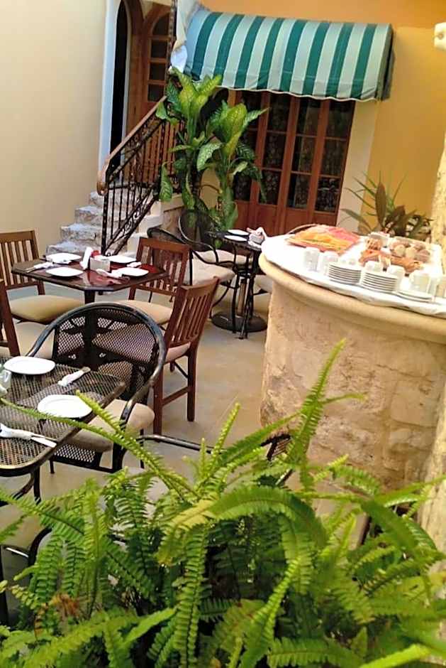 Cancun International Suites