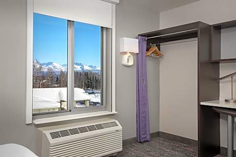 Queen Studio Suite - Hearing Access/Non-Smoking