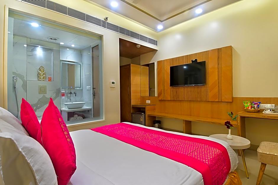 Hotel Gold Palace - 03 Mins Walk From New Delhi Railway Station