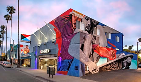 THE KINNEY
