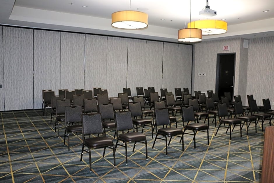 Holiday Inn and Suites McKinney - Allen By IHG