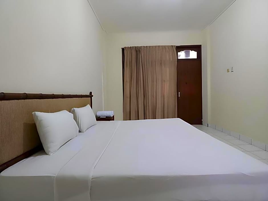 SPOT ON 2426 Hotel Aget Jaya Ii