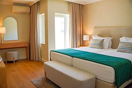 Superior One-Bedroom Suite with Kitchenette
