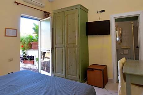 Bungalow with Garden View