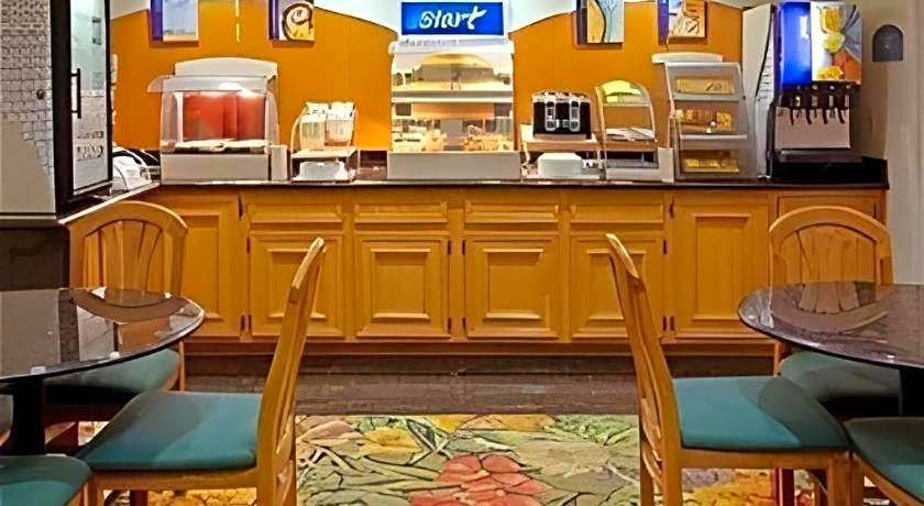 Holiday Inn Express Hotel & Suites Columbus By IHG