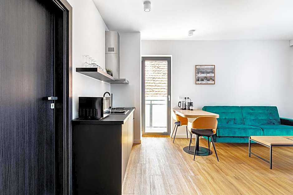Apart House, Tylna 20