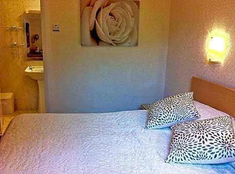 Double Room - No Pets